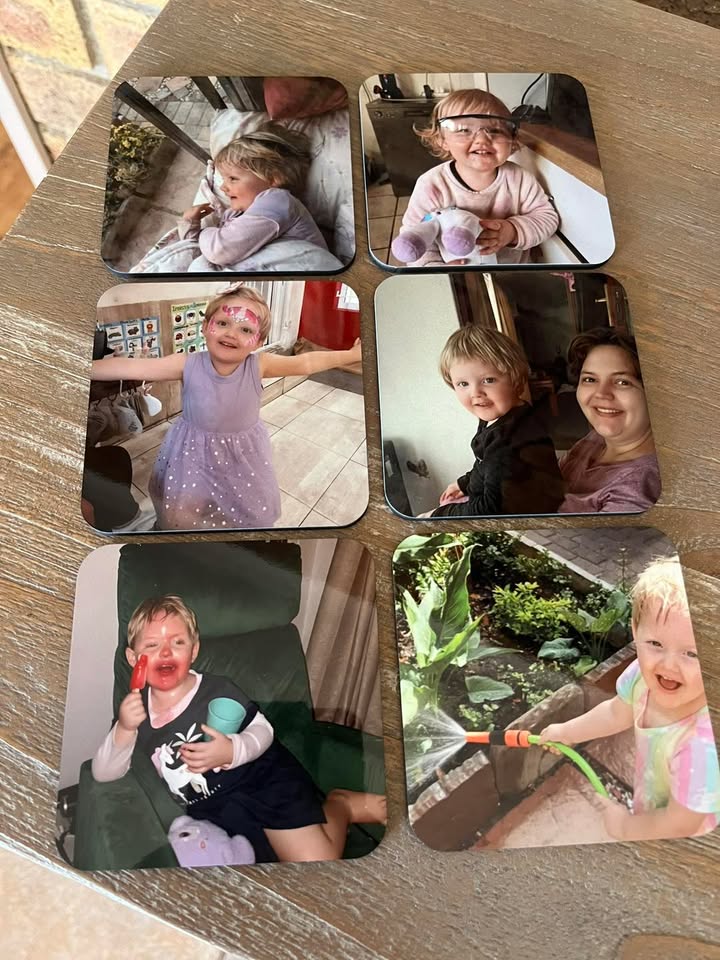 Hierdie was so ‘n lekker projekkie vir my. 50 foto’s, 50 kosbare herinneringe op coasters gedruk. Elkeen vasgevang vir altyd - ‘n viering van ‘n pragtige familie! 

Marelize en tannie Alma, geniet nou julle eie projek - sien uit hoe die eindresultaat gaan lyk as jul bord klaar gemaak is.